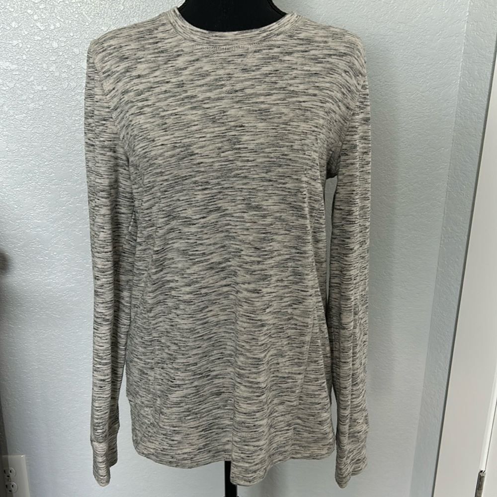 Woman’s Field & Stream active wear athletic/cool weather top. Sz med. very good!